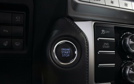Toyota Land Cruiser Prado 150 рестайлинг 2, 2021 год, 8 100 000 рублей, 17 фотография