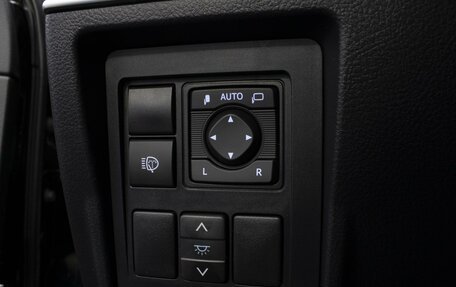 Toyota Land Cruiser Prado 150 рестайлинг 2, 2021 год, 8 100 000 рублей, 22 фотография