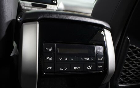 Toyota Land Cruiser Prado 150 рестайлинг 2, 2021 год, 8 100 000 рублей, 18 фотография
