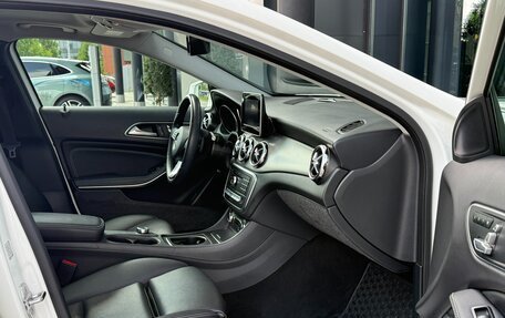 Mercedes-Benz GLA, 2019 год, 3 250 000 рублей, 15 фотография