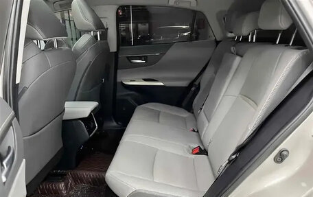 Toyota Venza, 2022 год, 3 310 000 рублей, 13 фотография
