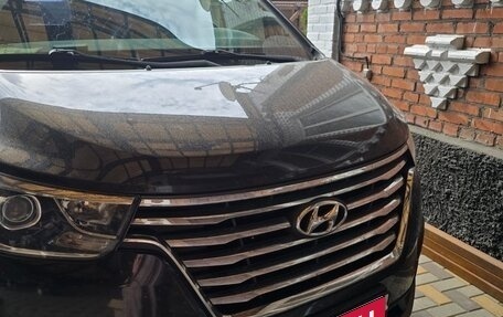 Hyundai Grand Starex Grand Starex I рестайлинг 2, 2018 год, 4 250 000 рублей, 1 фотография