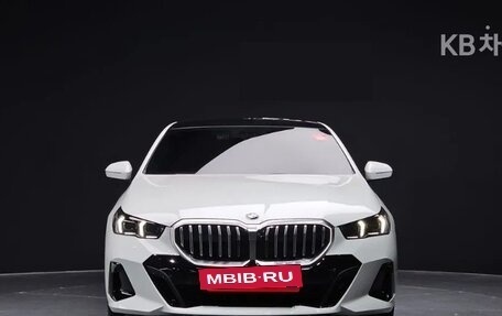 BMW 5 серия, 2023 год, 7 340 000 рублей, 2 фотография