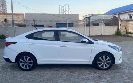 Hyundai Solaris II рестайлинг, 2021 год, 1 300 000 рублей, 4 фотография