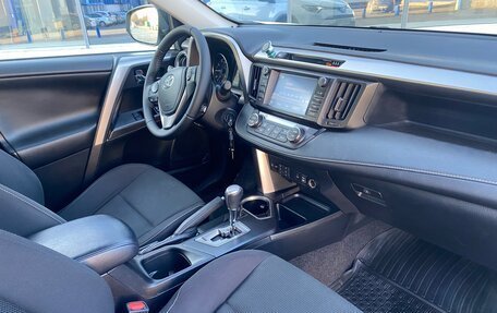 Toyota RAV4, 2017 год, 1 650 000 рублей, 6 фотография
