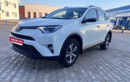 Toyota RAV4, 2017 год, 1 650 000 рублей, 2 фотография