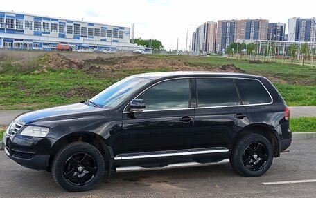Volkswagen Touareg III, 2005 год, 750 000 рублей, 2 фотография