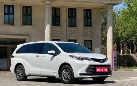 Toyota Sienna, 2022 год, 3 900 000 рублей, 3 фотография
