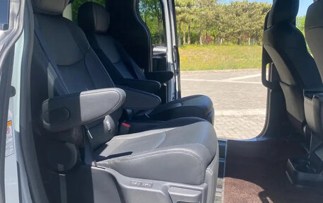 Toyota Sienna, 2022 год, 3 900 000 рублей, 10 фотография
