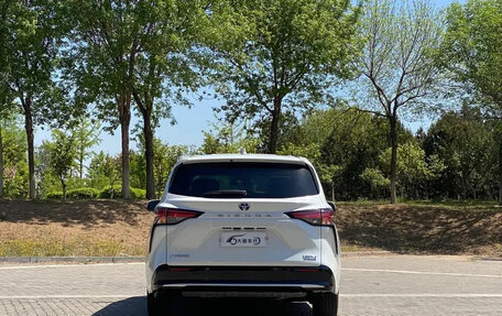 Toyota Sienna, 2022 год, 3 900 000 рублей, 15 фотография