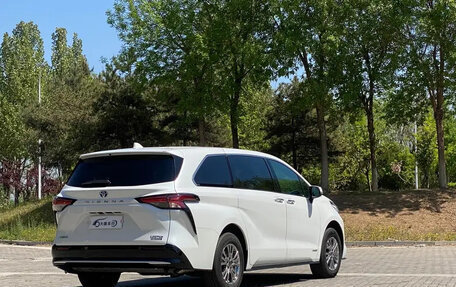 Toyota Sienna, 2022 год, 3 900 000 рублей, 14 фотография