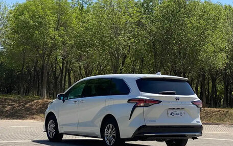 Toyota Sienna, 2022 год, 3 900 000 рублей, 17 фотография