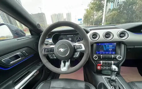 Ford Mustang VI рестайлинг, 2022 год, 3 000 000 рублей, 8 фотография