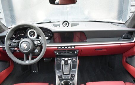 Porsche 911, 2023 год, 35 400 000 рублей, 14 фотография