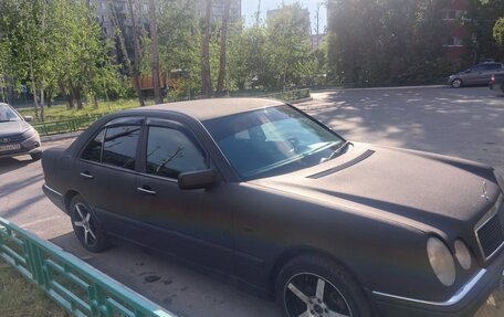Mercedes-Benz E-Класс, 1995 год, 400 000 рублей, 2 фотография