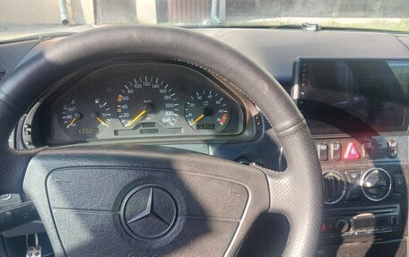 Mercedes-Benz E-Класс, 1995 год, 400 000 рублей, 3 фотография