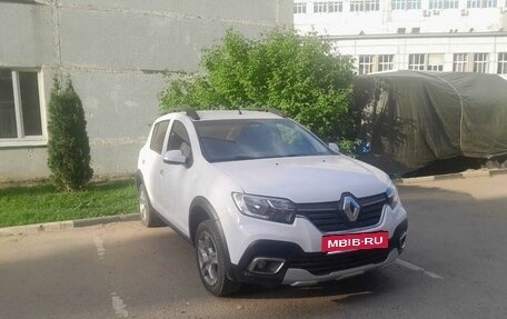 Renault Sandero II рестайлинг, 2019 год, 910 000 рублей, 2 фотография