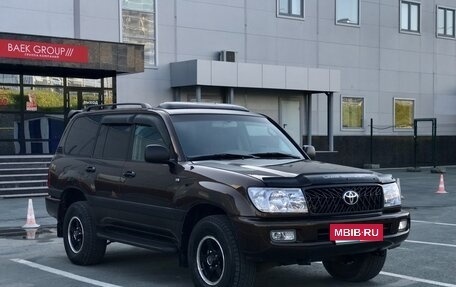 Toyota Land Cruiser 100 рестайлинг 2, 2006 год, 4 000 000 рублей, 3 фотография