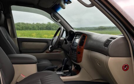 Toyota Land Cruiser 100 рестайлинг 2, 2006 год, 4 000 000 рублей, 12 фотография