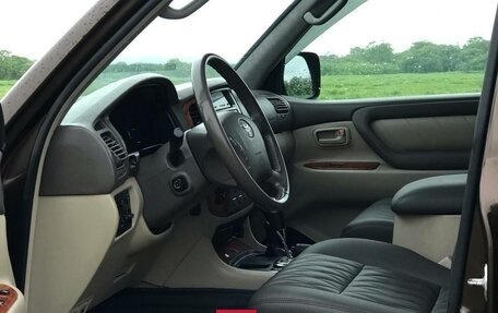 Toyota Land Cruiser 100 рестайлинг 2, 2006 год, 4 000 000 рублей, 10 фотография