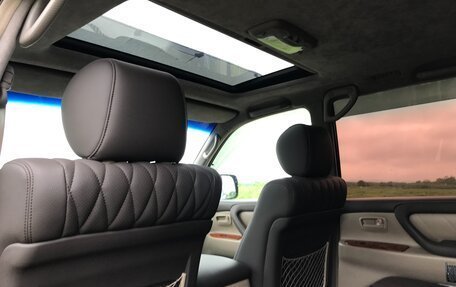 Toyota Land Cruiser 100 рестайлинг 2, 2006 год, 4 000 000 рублей, 19 фотография