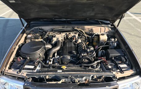 Toyota Land Cruiser 100 рестайлинг 2, 2006 год, 4 000 000 рублей, 23 фотография
