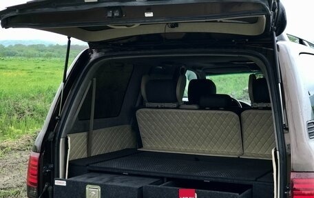 Toyota Land Cruiser 100 рестайлинг 2, 2006 год, 4 000 000 рублей, 20 фотография