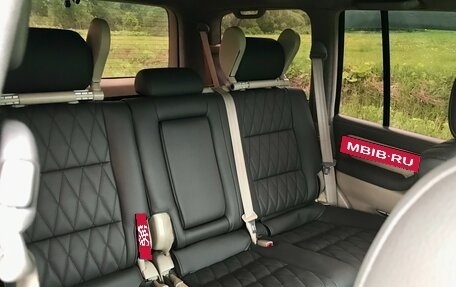 Toyota Land Cruiser 100 рестайлинг 2, 2006 год, 4 000 000 рублей, 16 фотография