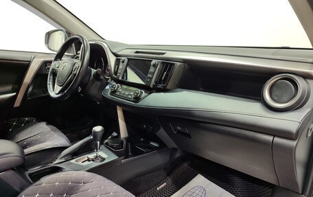 Toyota RAV4, 2018 год, 3 150 000 рублей, 14 фотография