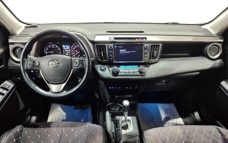 Toyota RAV4, 2018 год, 3 150 000 рублей, 15 фотография