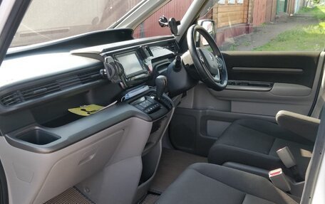 Honda Stepwgn IV, 2015 год, 1 700 000 рублей, 4 фотография