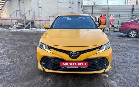 Toyota Camry, 2019 год, 1 550 000 рублей, 1 фотография