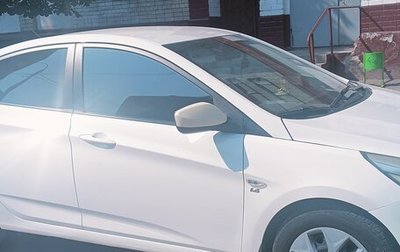 Hyundai Solaris II рестайлинг, 2015 год, 900 000 рублей, 1 фотография