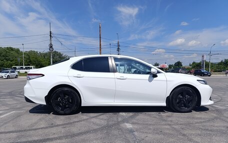 Toyota Camry, 2019 год, 2 400 000 рублей, 2 фотография