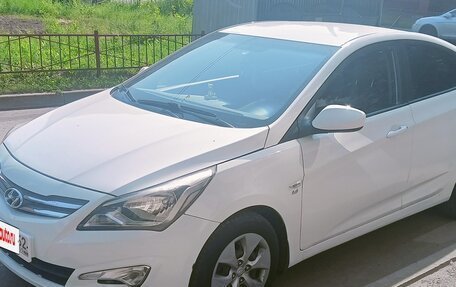 Hyundai Solaris II рестайлинг, 2015 год, 900 000 рублей, 5 фотография