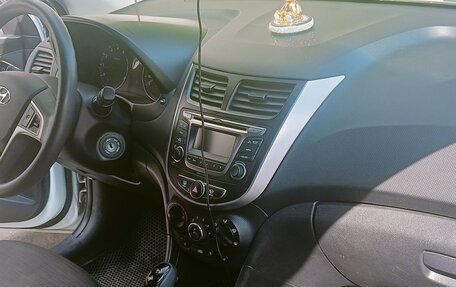 Hyundai Solaris II рестайлинг, 2015 год, 900 000 рублей, 13 фотография