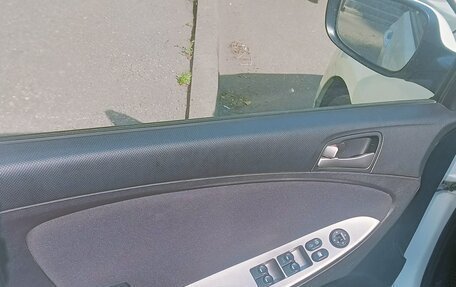 Hyundai Solaris II рестайлинг, 2015 год, 900 000 рублей, 11 фотография