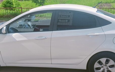 Hyundai Solaris II рестайлинг, 2015 год, 900 000 рублей, 12 фотография