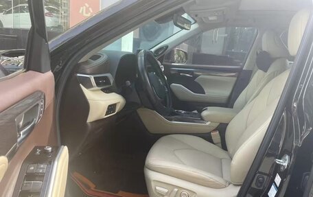 Toyota Highlander, 2022 год, 3 800 000 рублей, 7 фотография