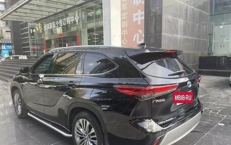 Toyota Highlander, 2022 год, 3 800 000 рублей, 3 фотография