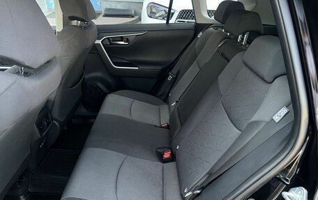 Toyota RAV4, 2020 год, 3 290 000 рублей, 10 фотография