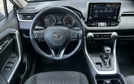 Toyota RAV4, 2020 год, 3 290 000 рублей, 12 фотография