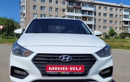 Hyundai Solaris II рестайлинг, 2017 год, 1 400 000 рублей, 1 фотография