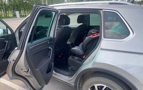 Volkswagen Tiguan II, 2018 год, 2 560 000 рублей, 6 фотография