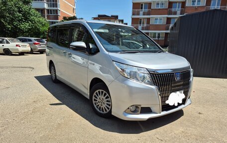 Toyota Voxy III, 2015 год, 1 699 000 рублей, 3 фотография