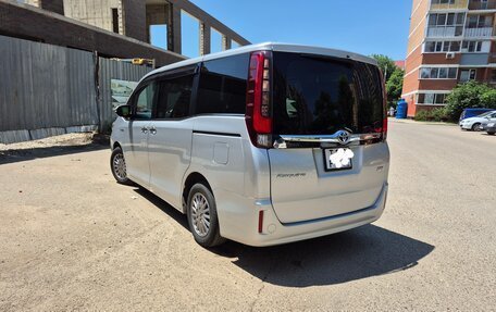 Toyota Voxy III, 2015 год, 1 699 000 рублей, 5 фотография