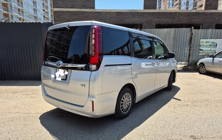 Toyota Voxy III, 2015 год, 1 699 000 рублей, 4 фотография
