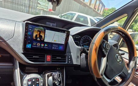 Toyota Voxy III, 2015 год, 1 699 000 рублей, 7 фотография