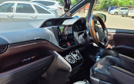Toyota Voxy III, 2015 год, 1 699 000 рублей, 6 фотография