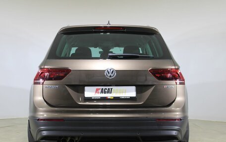 Volkswagen Tiguan II, 2019 год, 2 370 000 рублей, 6 фотография